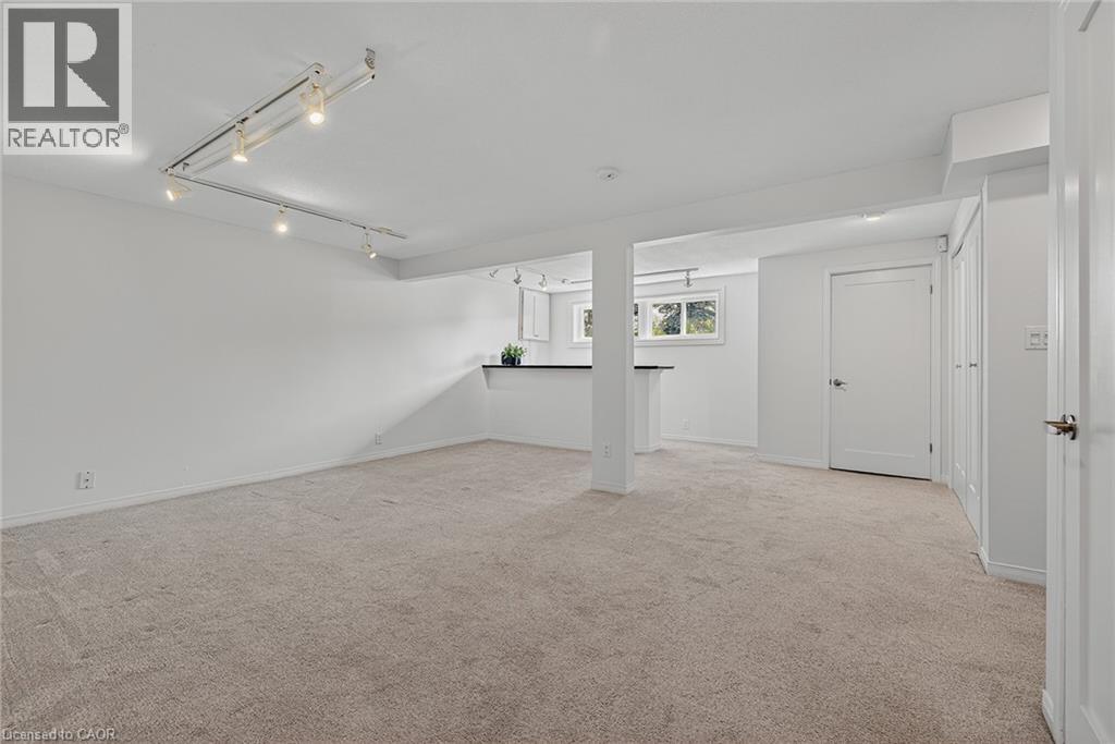 312 FARADAY Court, Waterloo, Ontario, N2L6A6 — Photo 35
