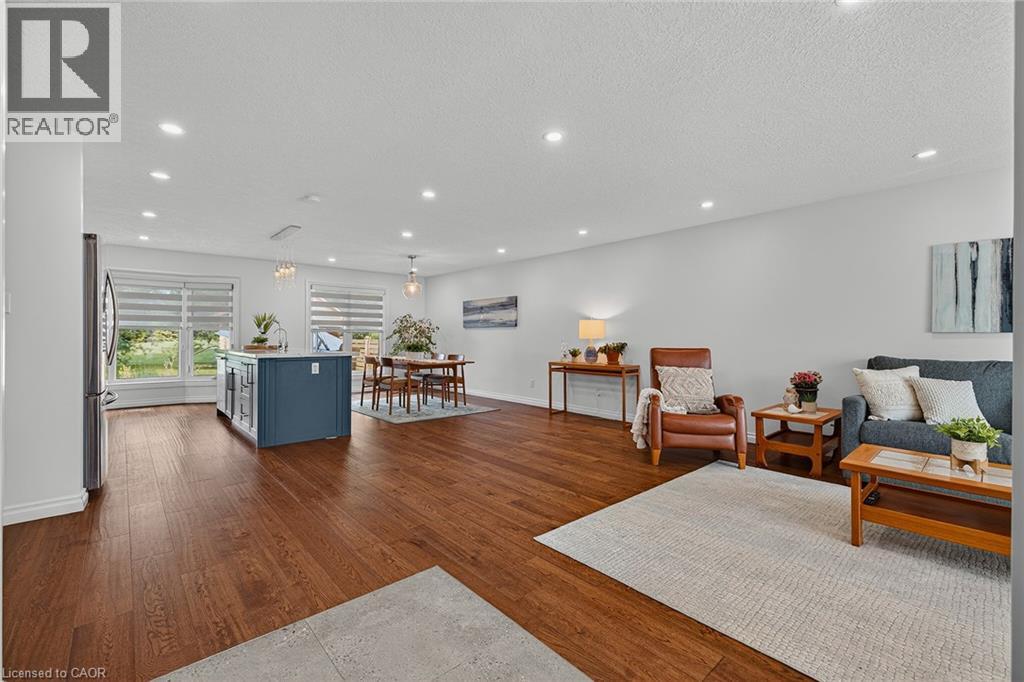 312 FARADAY Court, Waterloo, Ontario N2L6A6 - Photo 4