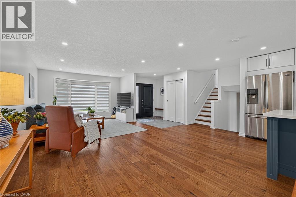 312 FARADAY Court, Waterloo, Ontario N2L6A6 - Photo 5