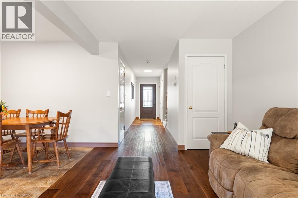 92 SNOWDROP Crescent, Kitchener, Ontario N2E4G6 - Photo 4