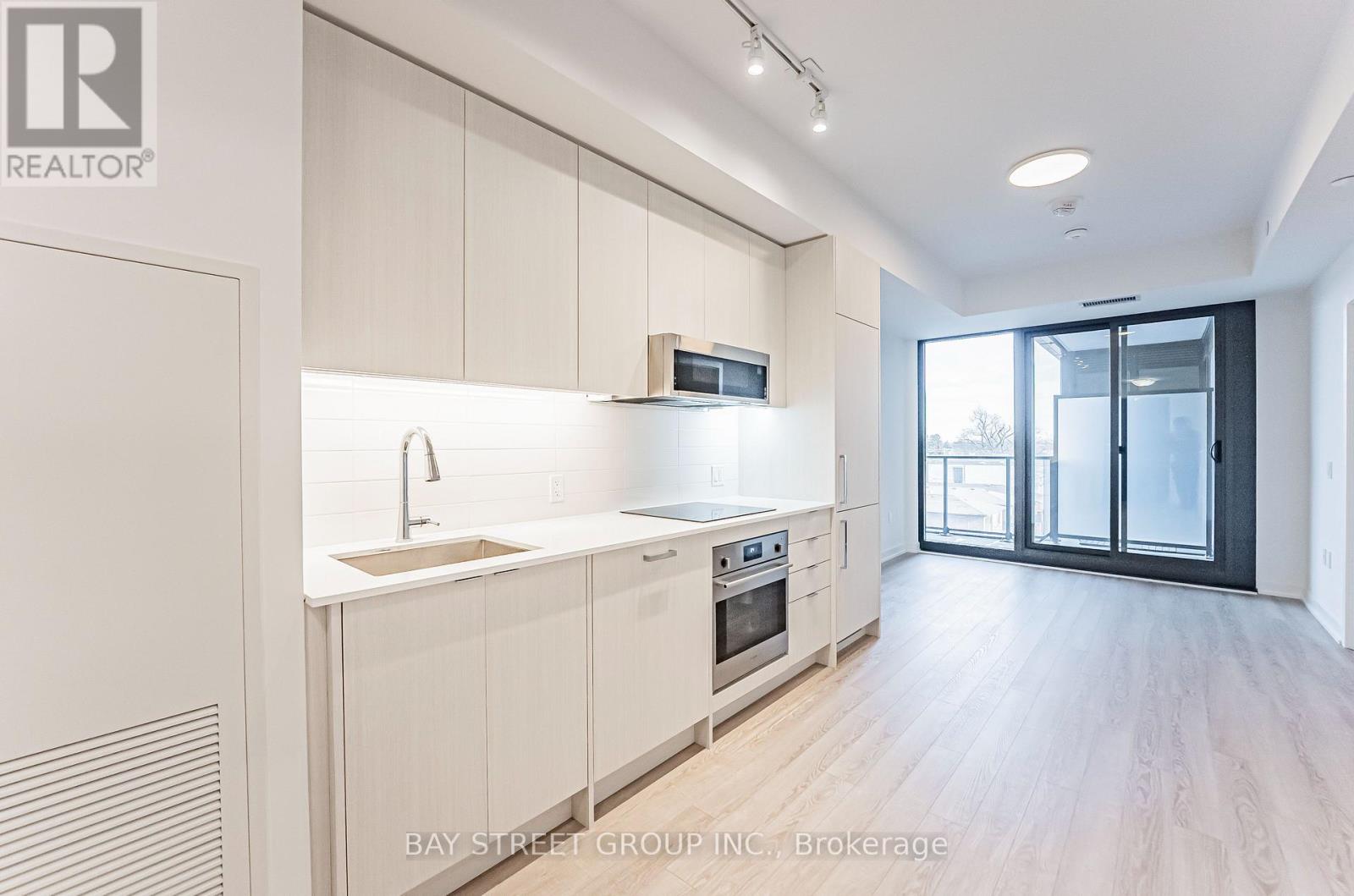 #526 250 LAWRENCE AVENUE W - 11