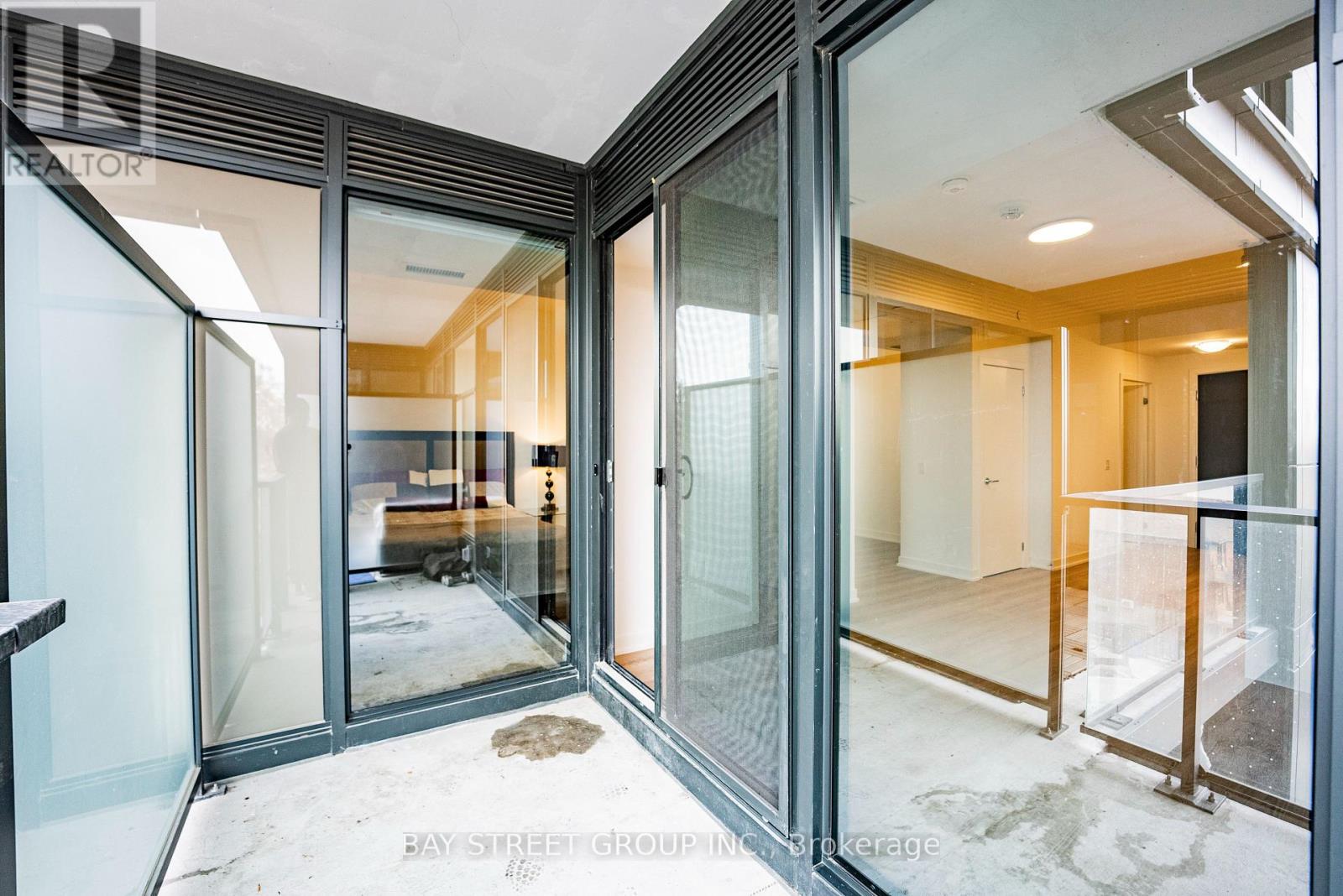 #526 250 LAWRENCE AVENUE W - 17