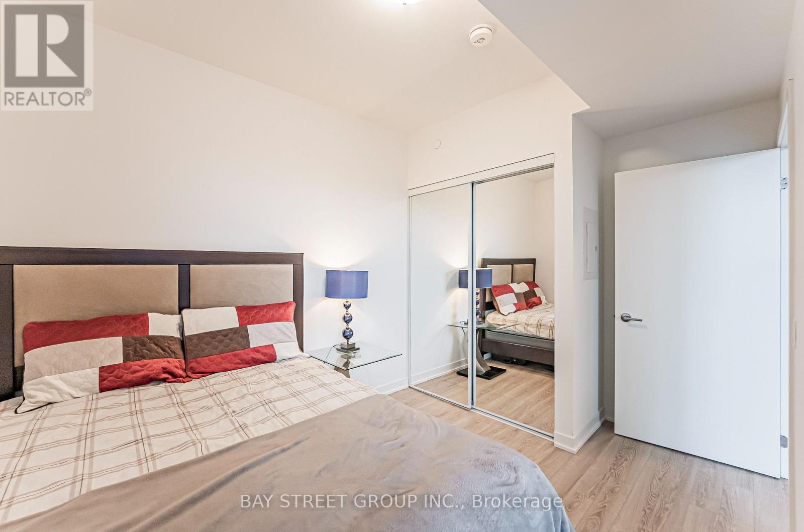#526 250 LAWRENCE AVENUE W - 19