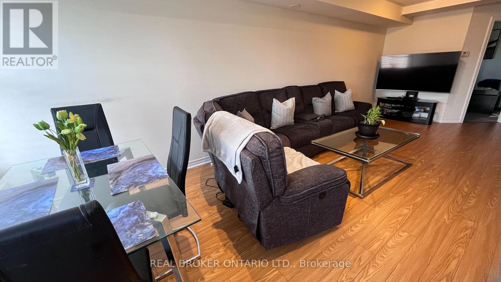 #29 13 EATON PARK LANE - 10