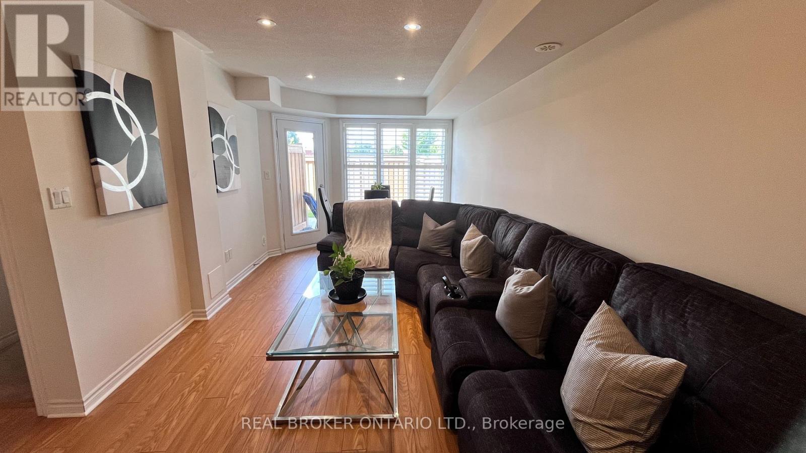 #29 13 EATON PARK LANE - 9