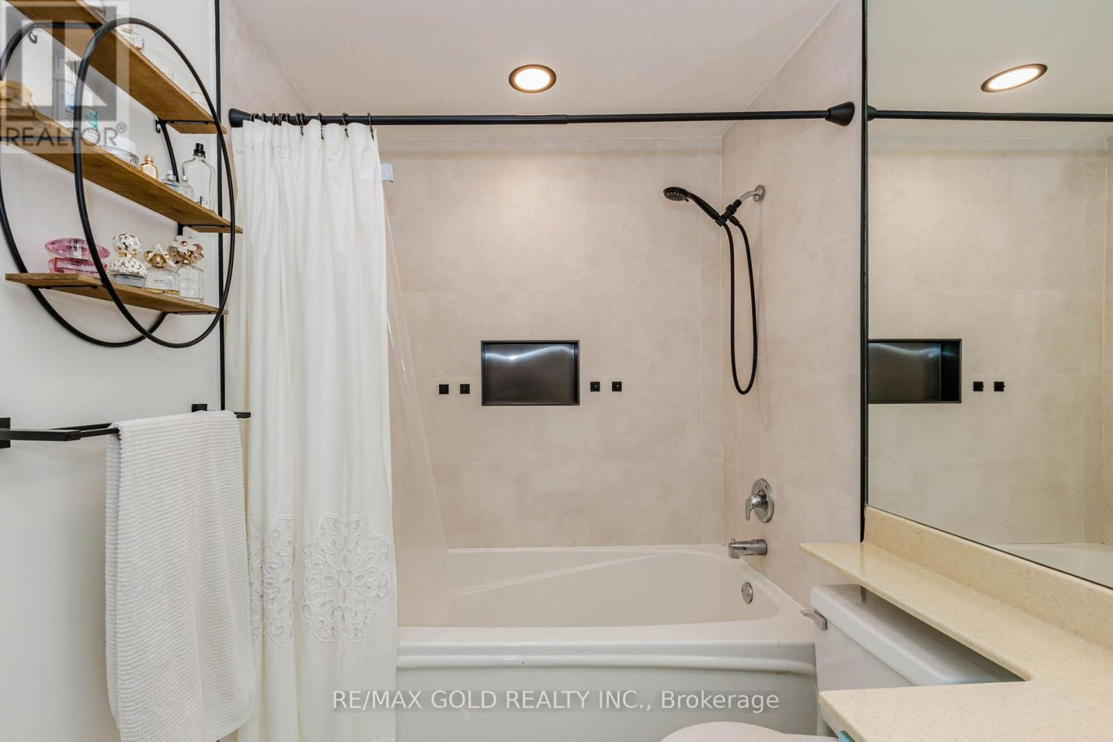 #223 3351 CAWTHRA ROAD - 35