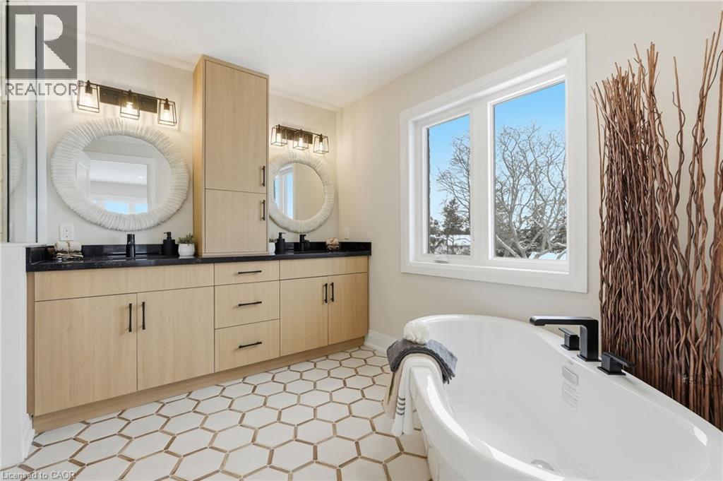 7 BARTLETT Avenue, Grimsby, Ontario, L3M5N7 — Photo 5