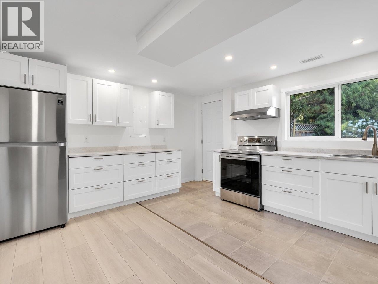 5153 CLIFF Drive, Tsawwassen