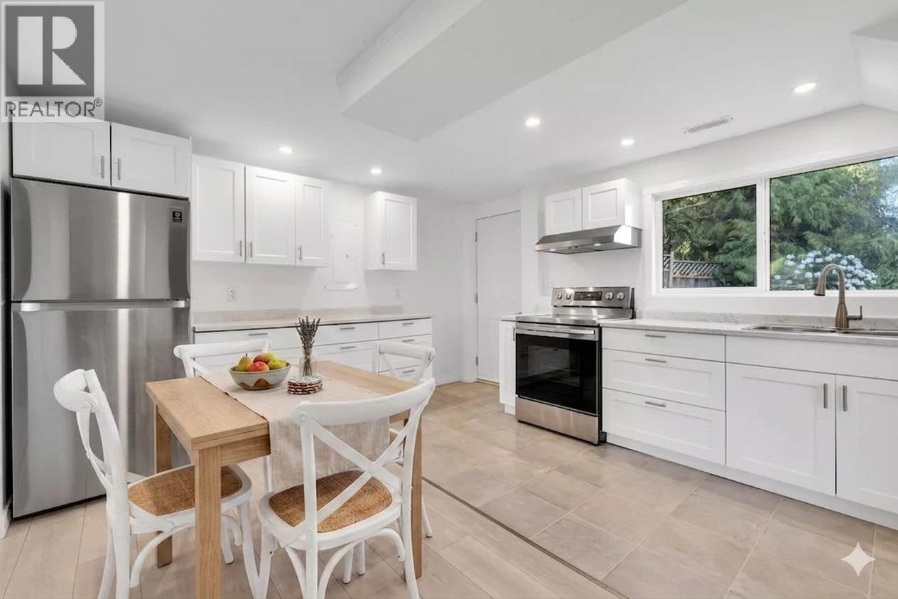 5153 CLIFF Drive, Tsawwassen