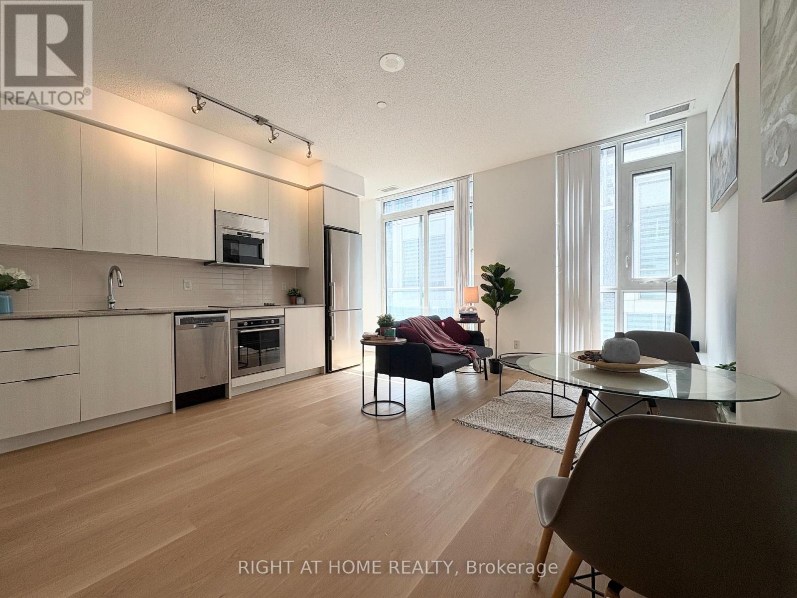#308 101 ERSKINE AVENUE - 1