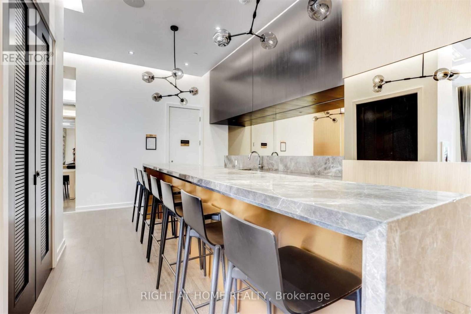 #308 101 ERSKINE AVENUE - 17