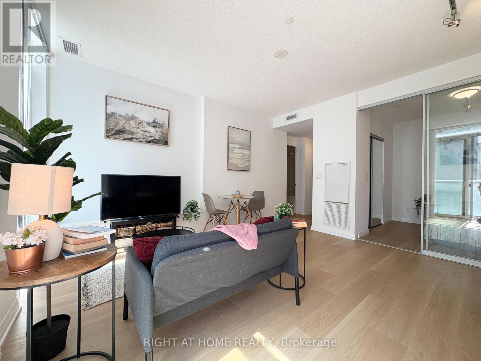#308 101 ERSKINE AVENUE - 4
