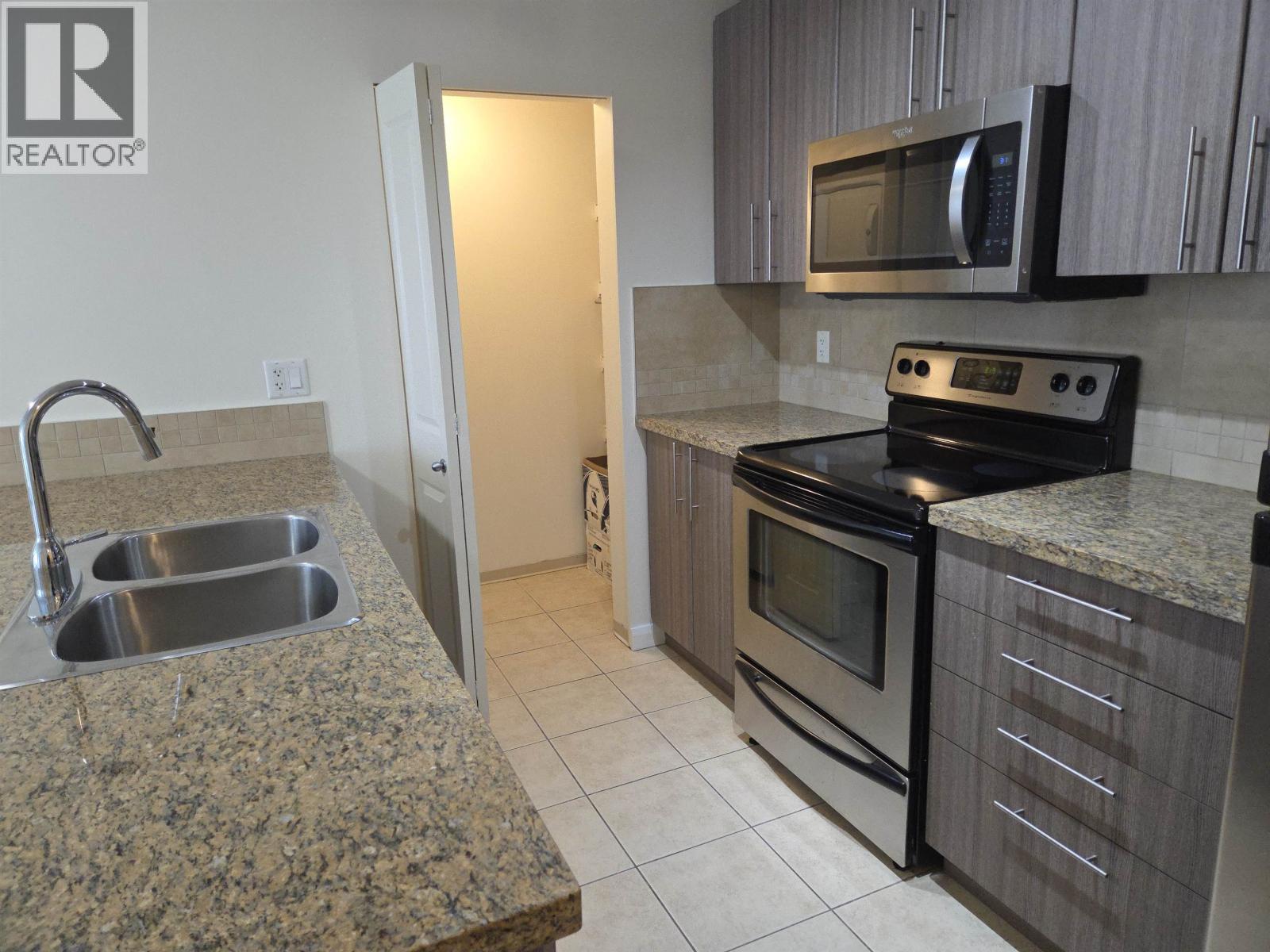 1005 898 CARNARVON STREET - photo 2