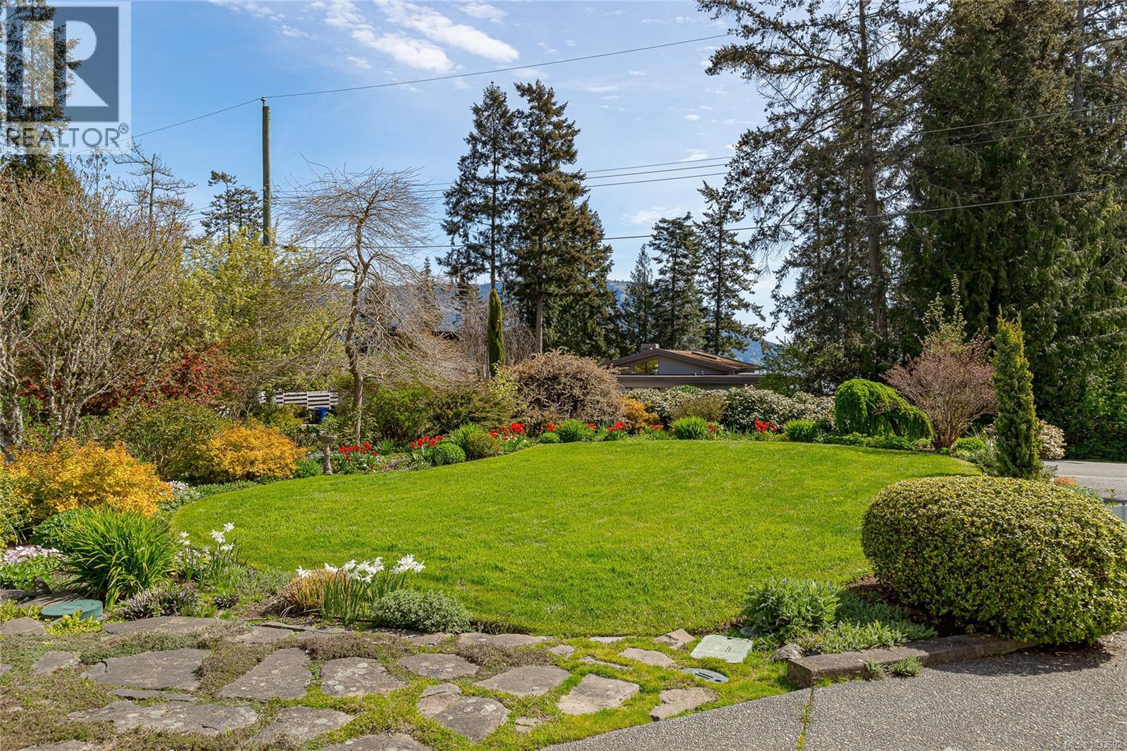 4094 Balsam Dr, Cobble Hill