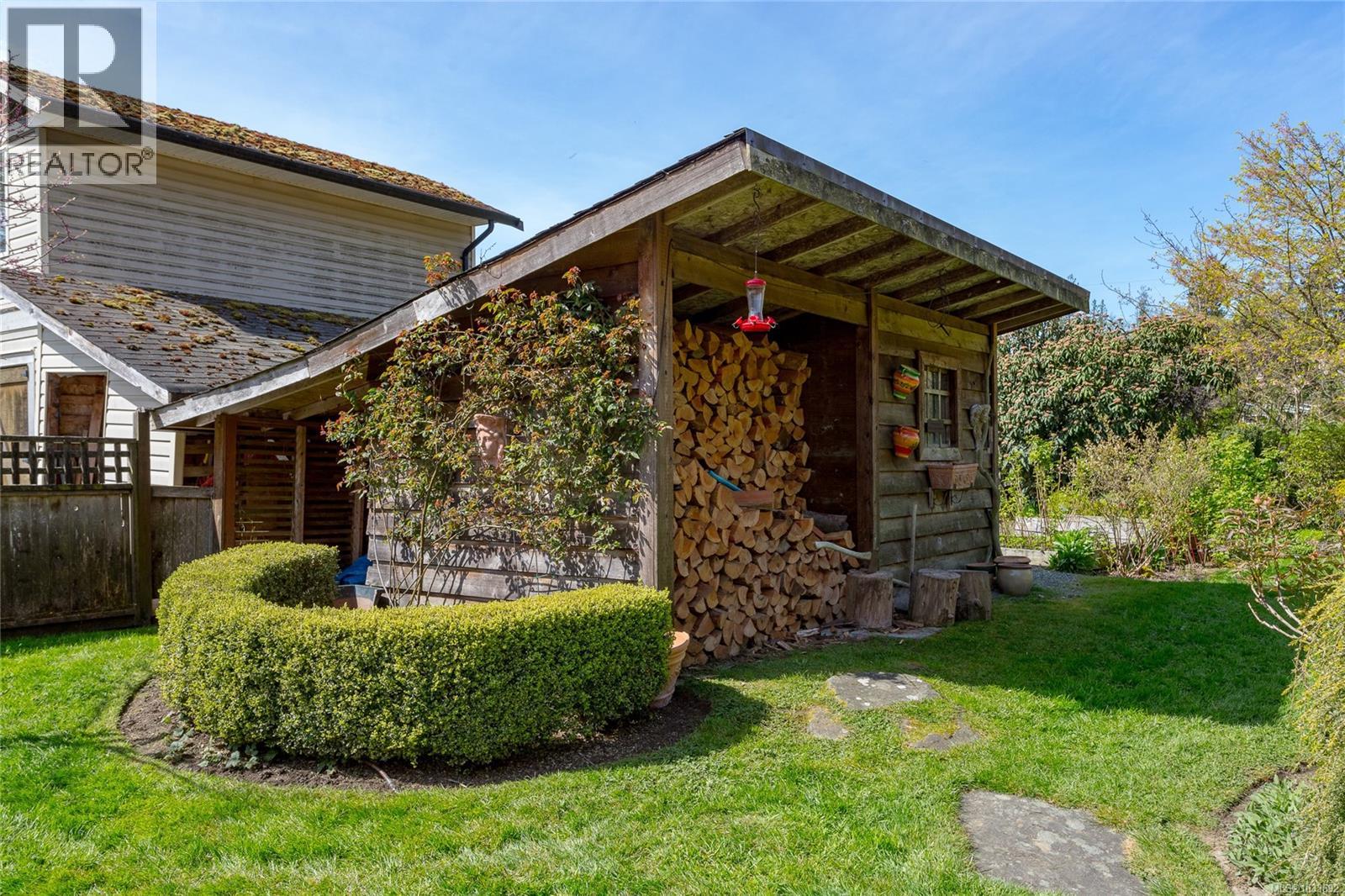 4094 Balsam Dr, Cobble Hill
