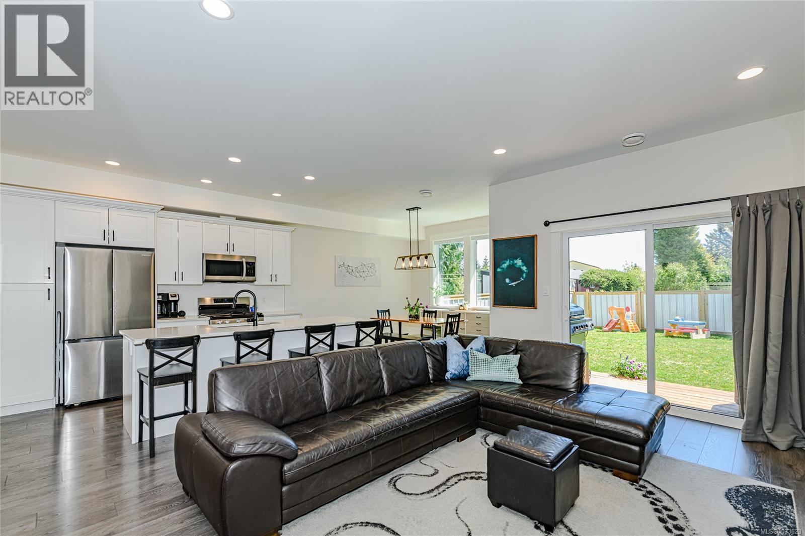6899 Beaton Rd - 8