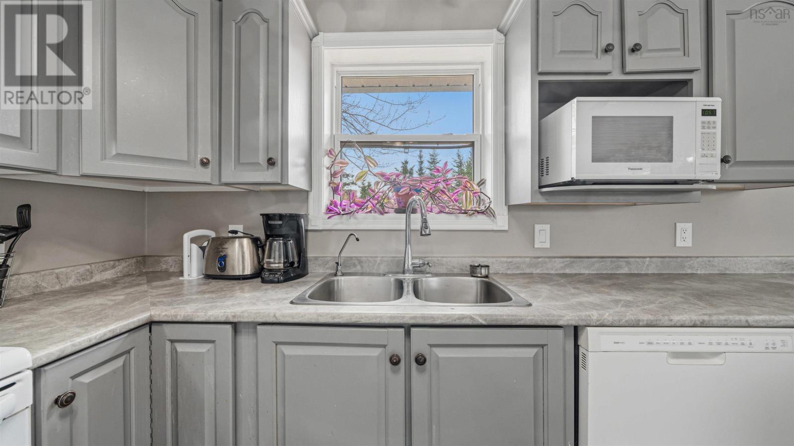 Property 22 of 49 of 206 Les Collins Avenue