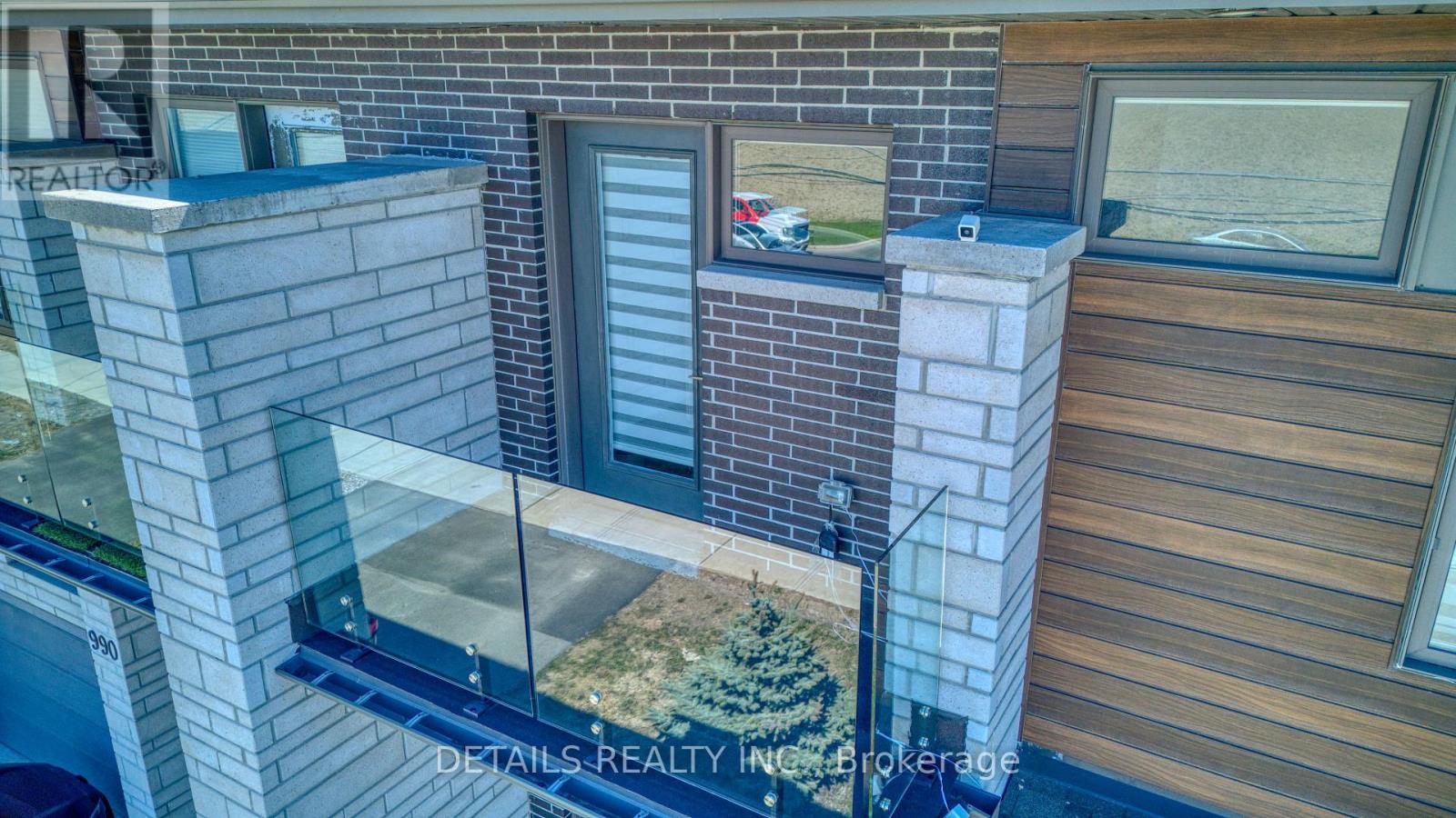 992 BASELINE ROAD E - 23