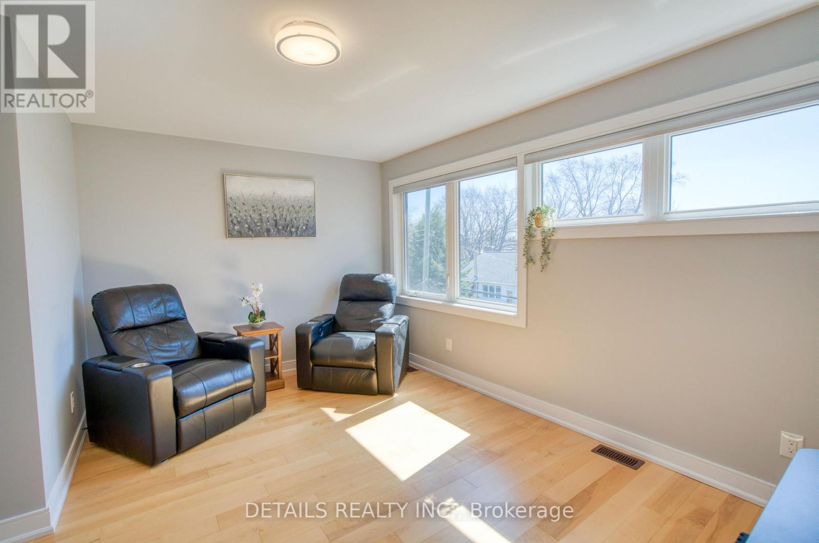 992 BASELINE ROAD E - 34