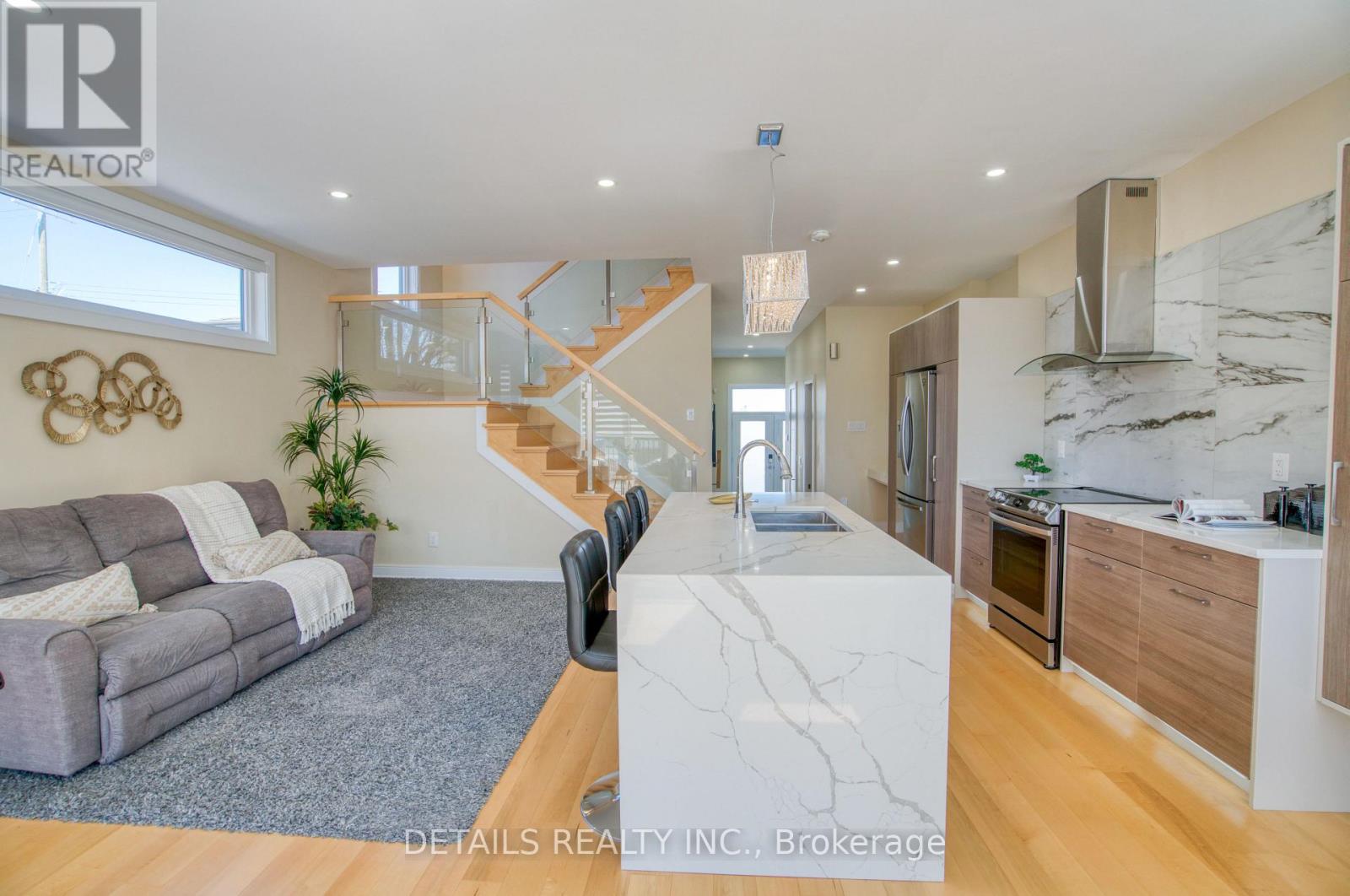 992 BASELINE ROAD E - 7