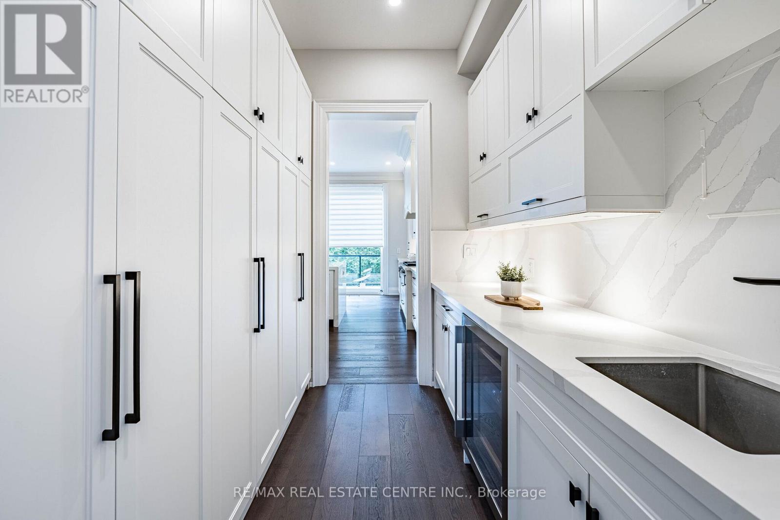 15 MONTFORD DRIVE - 24