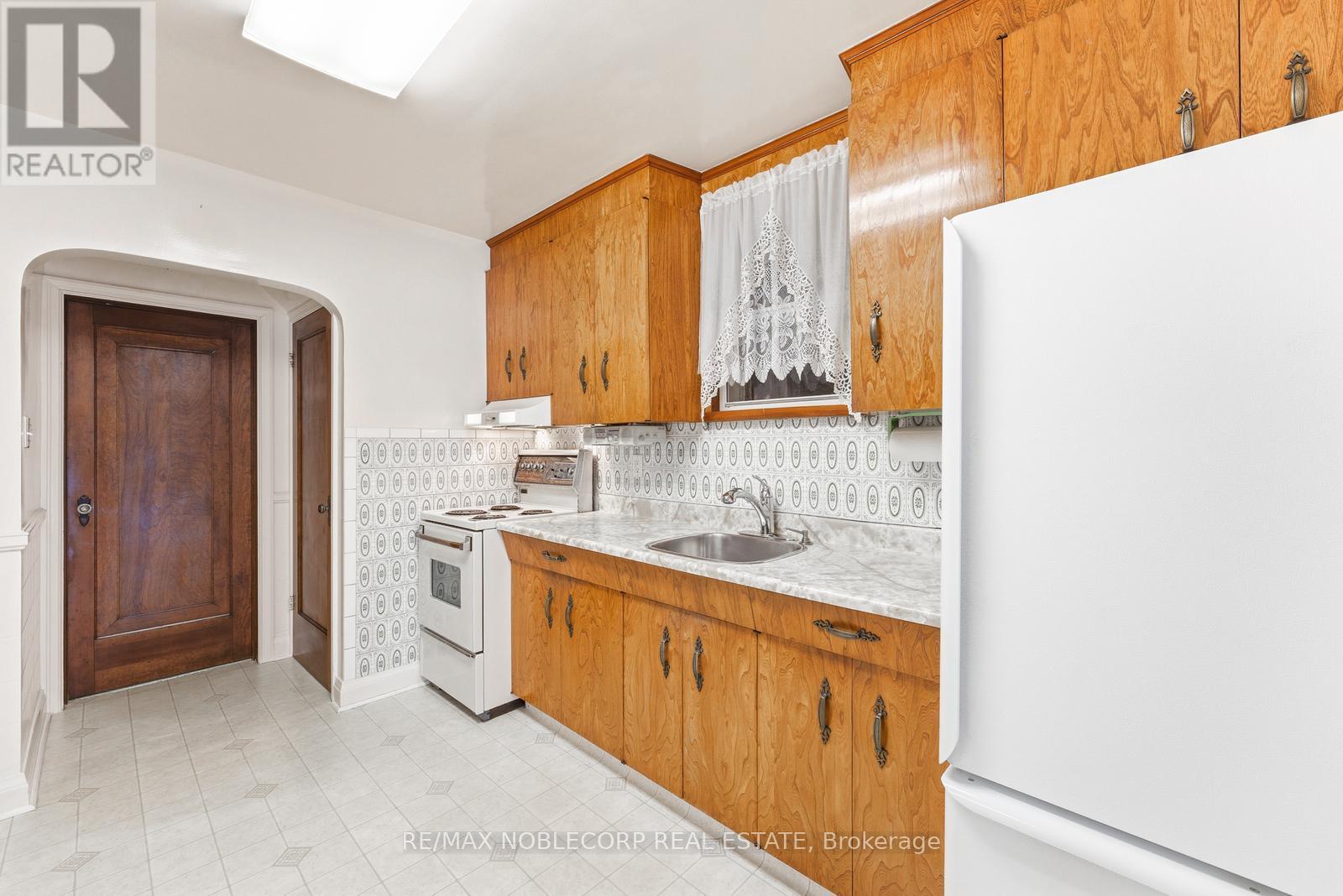 51 GLENAVY AVENUE — photo 19