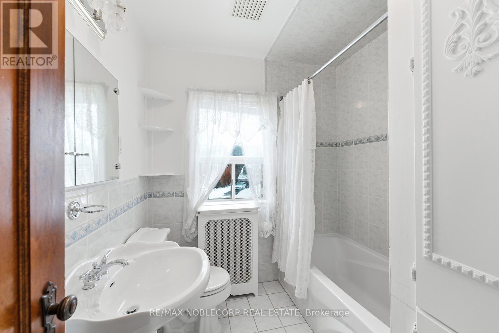 51 GLENAVY AVENUE — photo 35