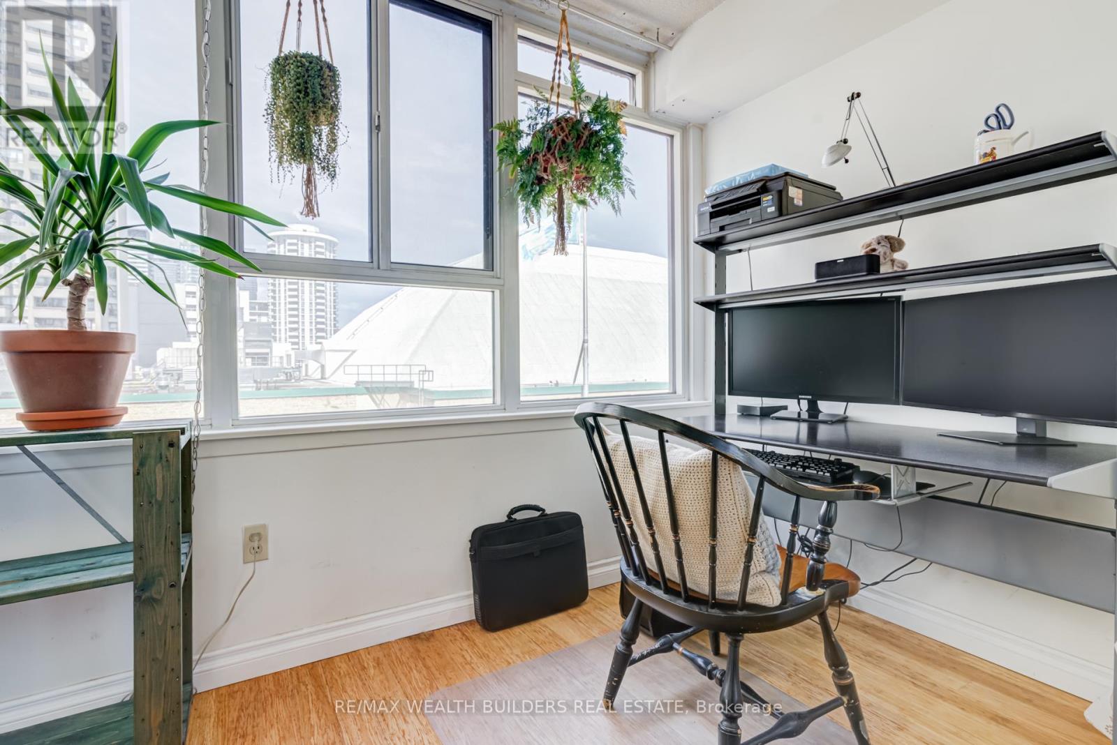 #1009 45 CARLTON STREET - 23