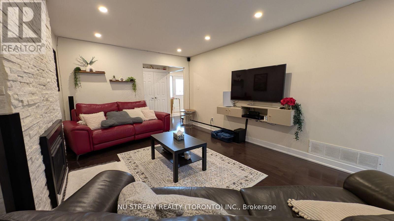 3 BLOOMFIELD TRAIL - 11