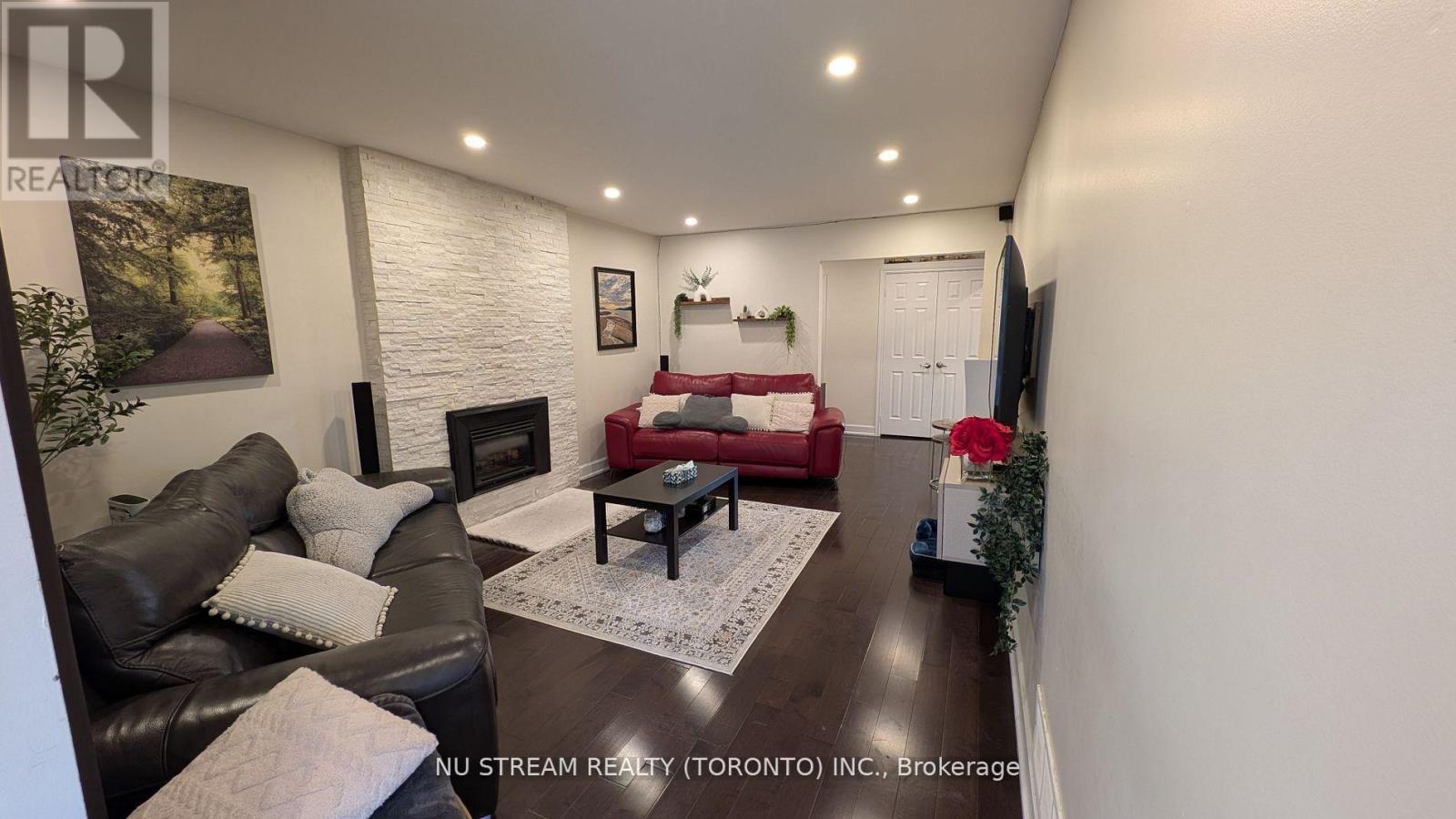 3 BLOOMFIELD TRAIL - 12