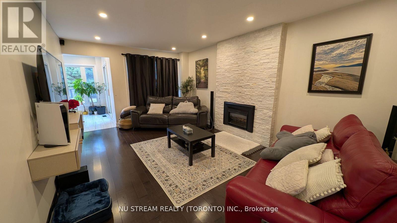 3 BLOOMFIELD TRAIL - 13