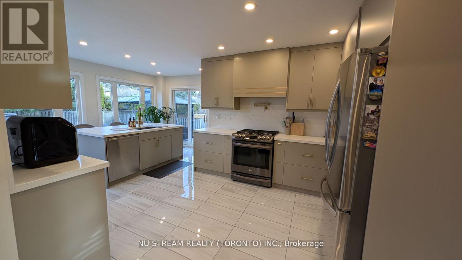 3 BLOOMFIELD TRAIL - 17