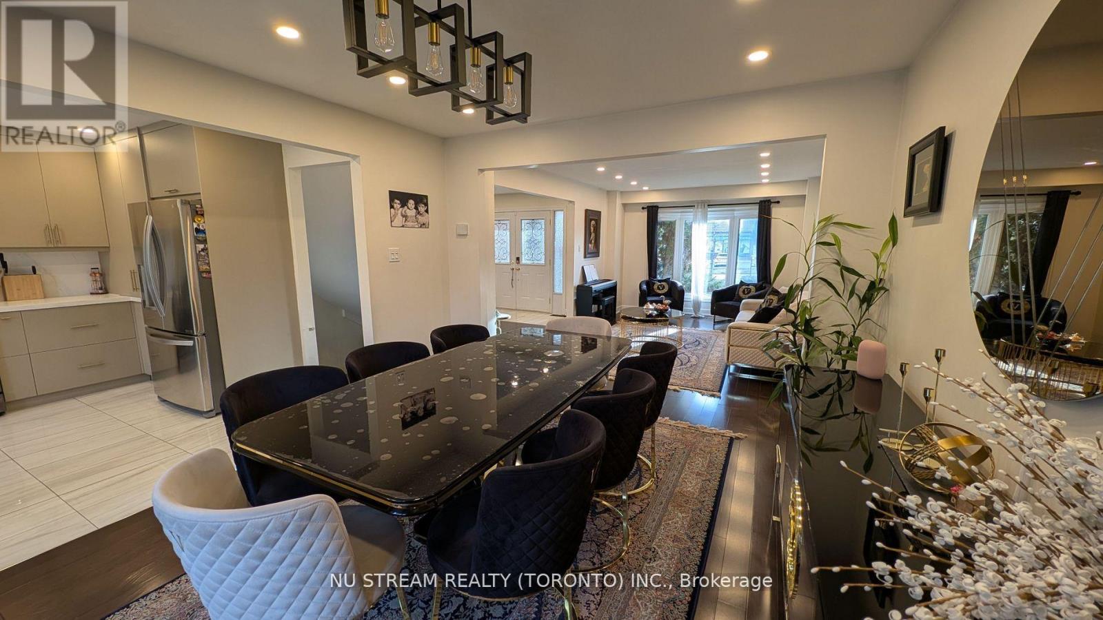 3 BLOOMFIELD TRAIL - 20