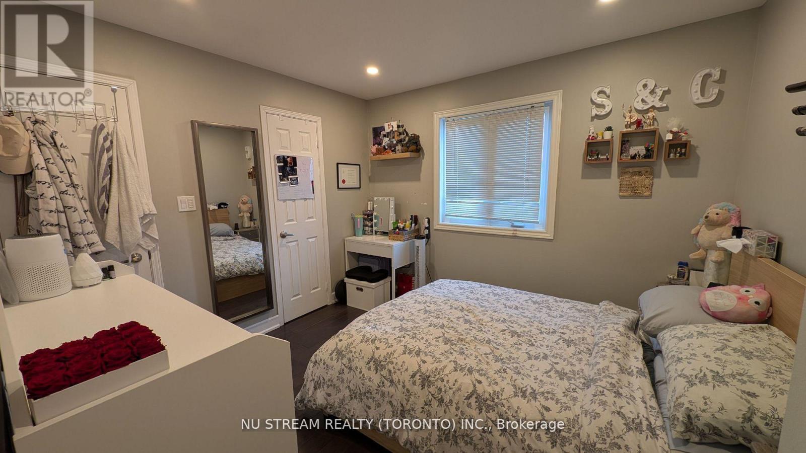 3 BLOOMFIELD TRAIL - 24