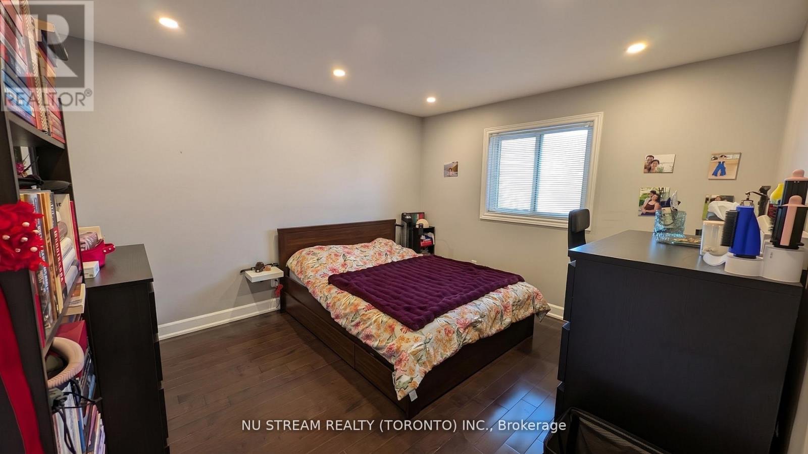3 BLOOMFIELD TRAIL - 26