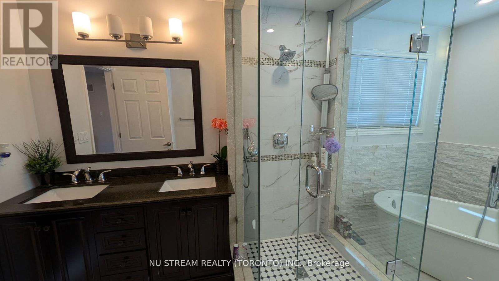 3 BLOOMFIELD TRAIL - 28