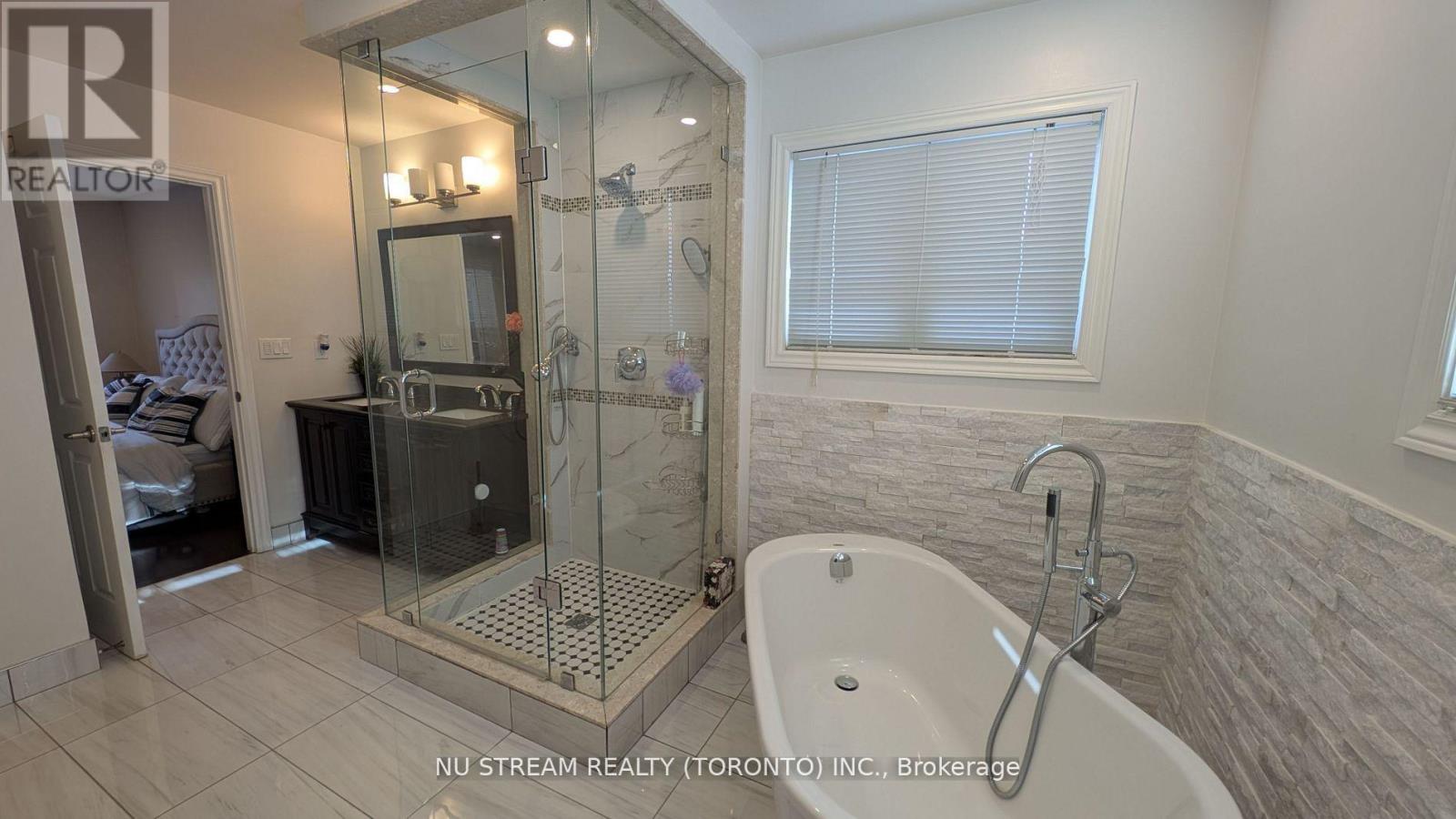 3 BLOOMFIELD TRAIL - 29