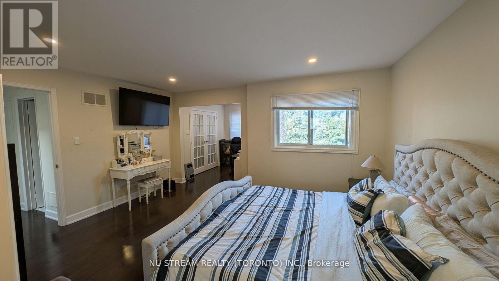 3 BLOOMFIELD TRAIL - 32