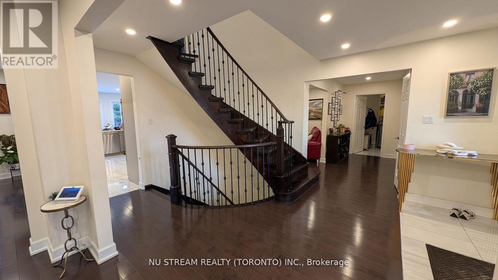 3 BLOOMFIELD TRAIL - 35