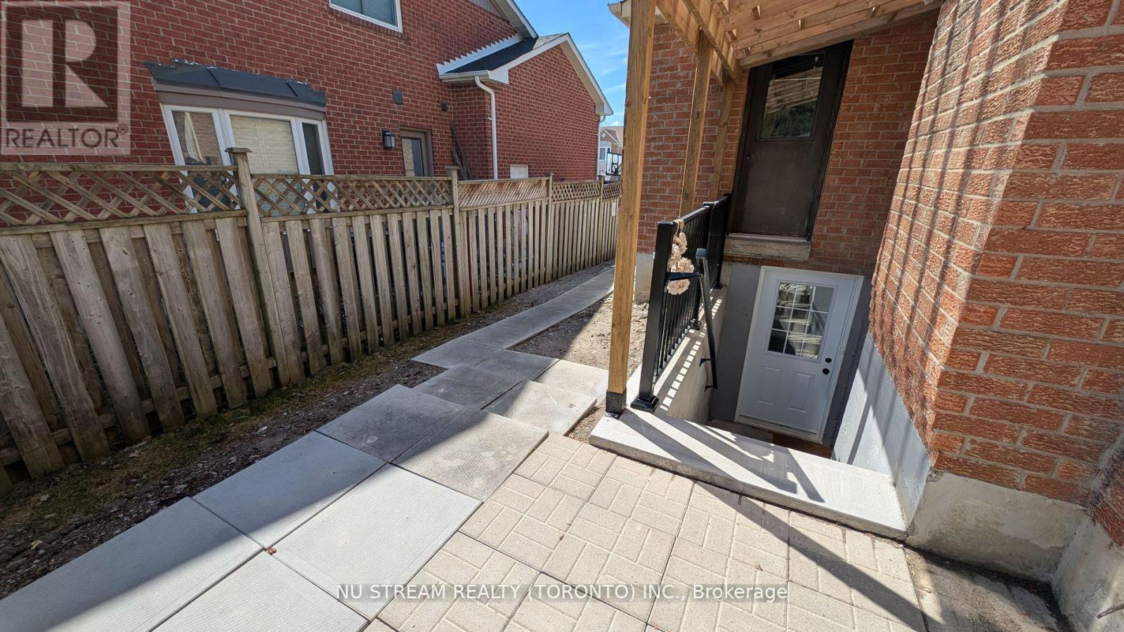 3 BLOOMFIELD TRAIL - 39