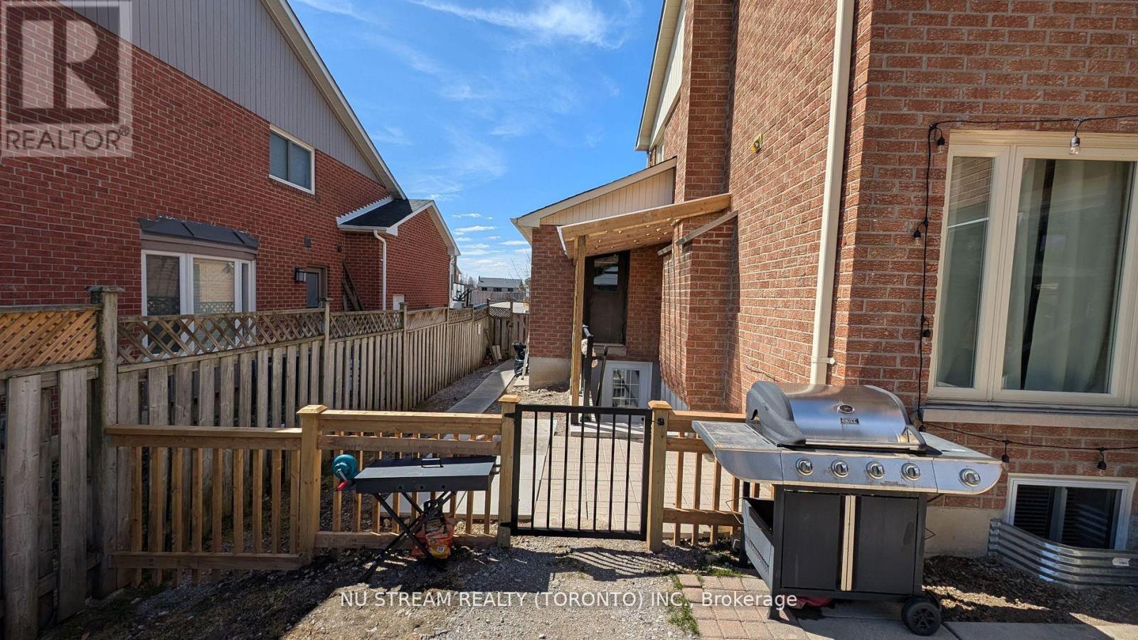3 BLOOMFIELD TRAIL - 40