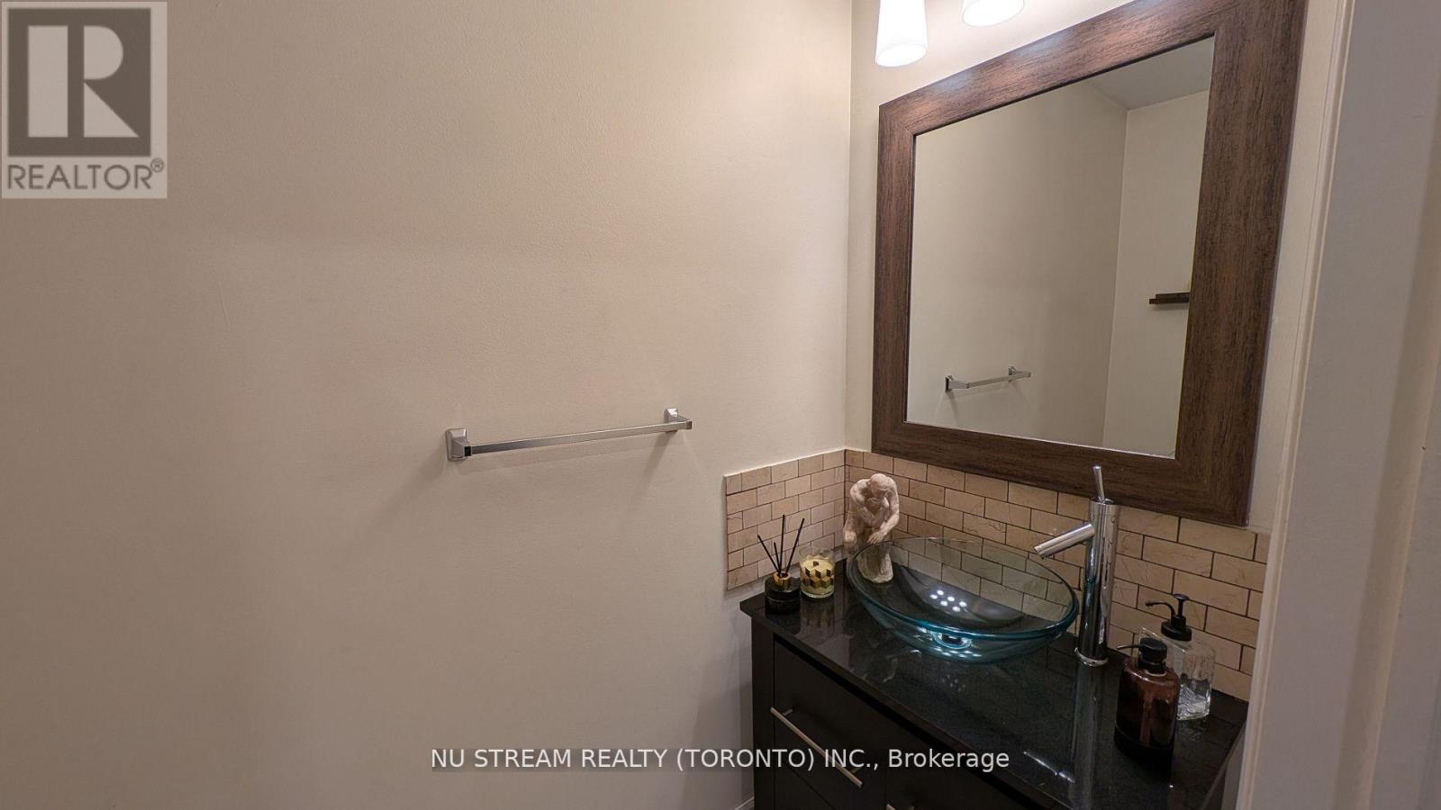 3 BLOOMFIELD TRAIL - 7