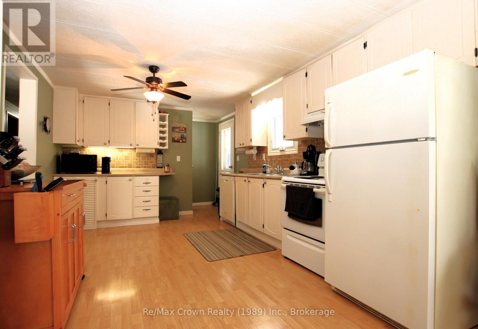 Spacious Kitchen
