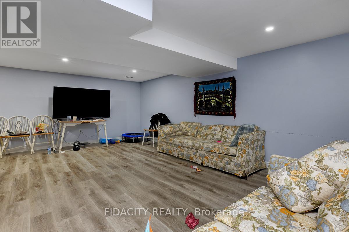 2336 OGILVIE ROAD - 10