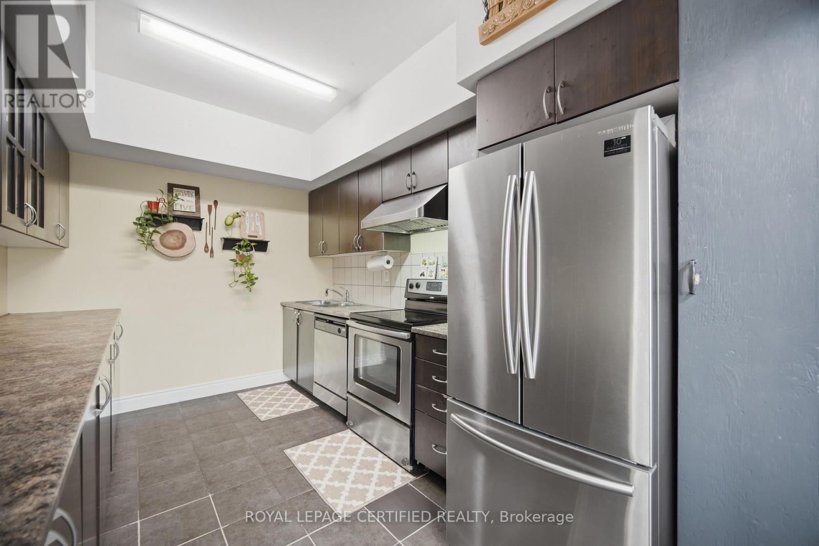 #101 25 RICHGROVE DRIVE - 16