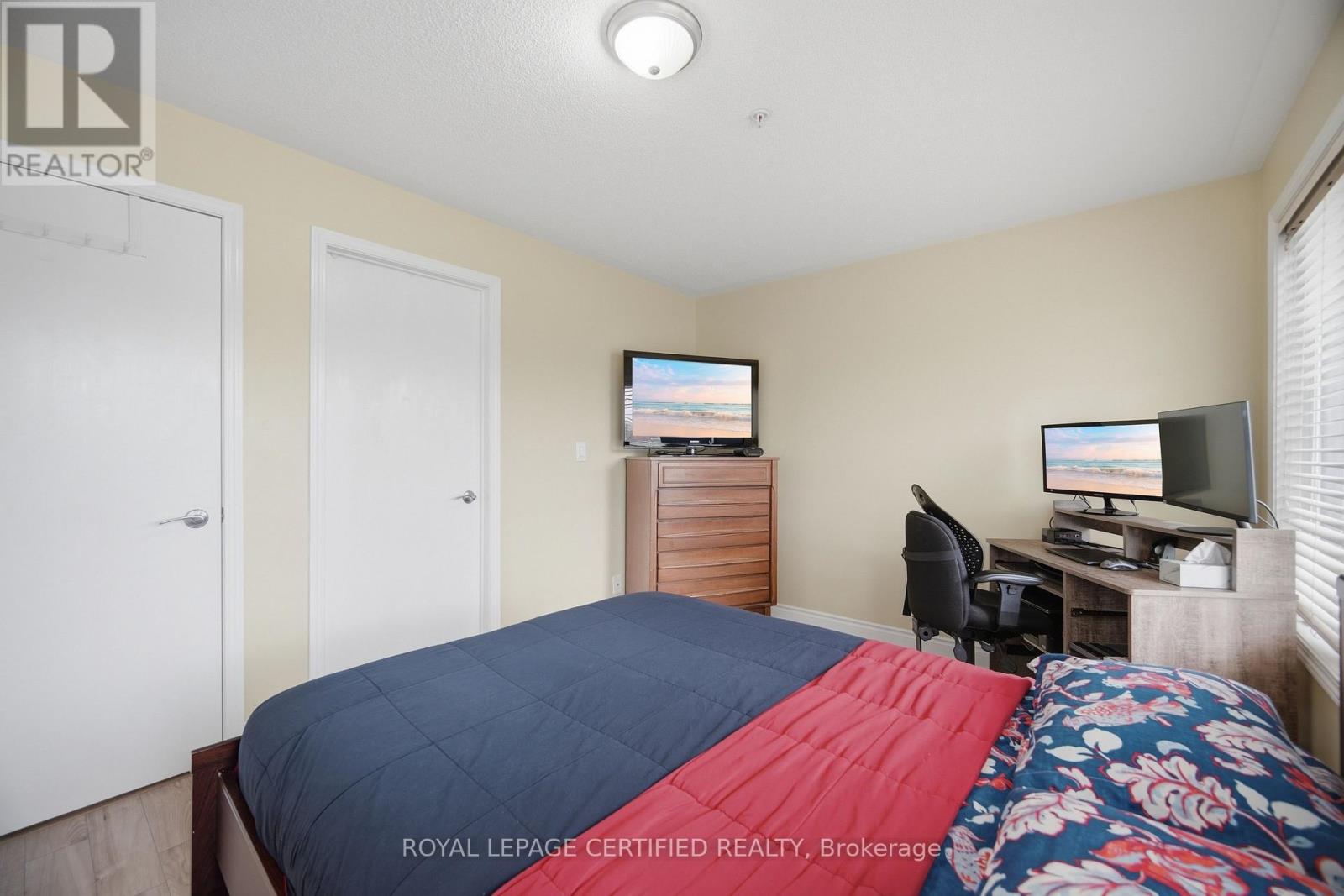 #101 25 RICHGROVE DRIVE - 25