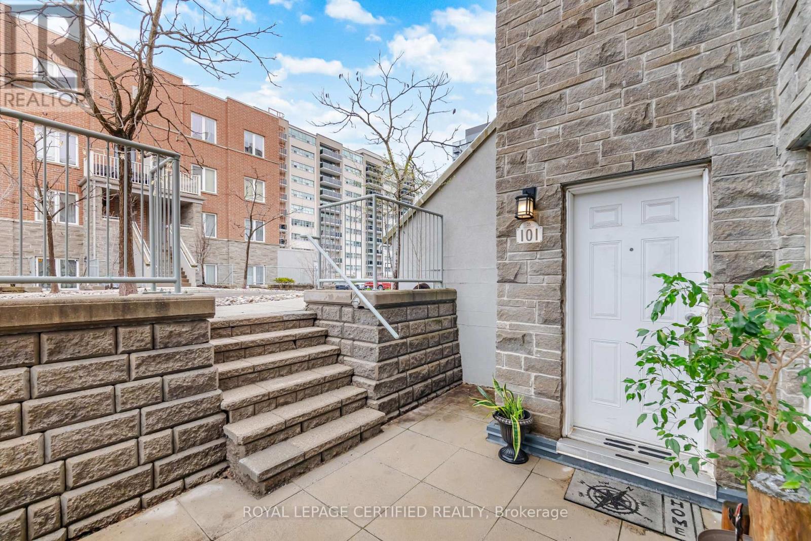 #101 25 RICHGROVE DRIVE - 4