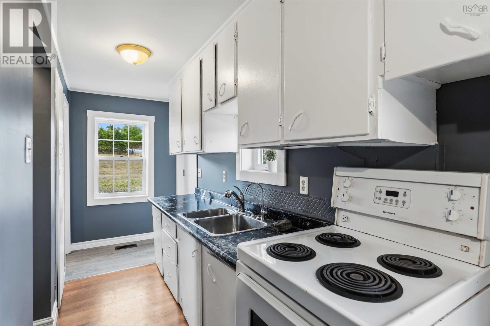 Property 11 of 21 of 1039 Highway 14