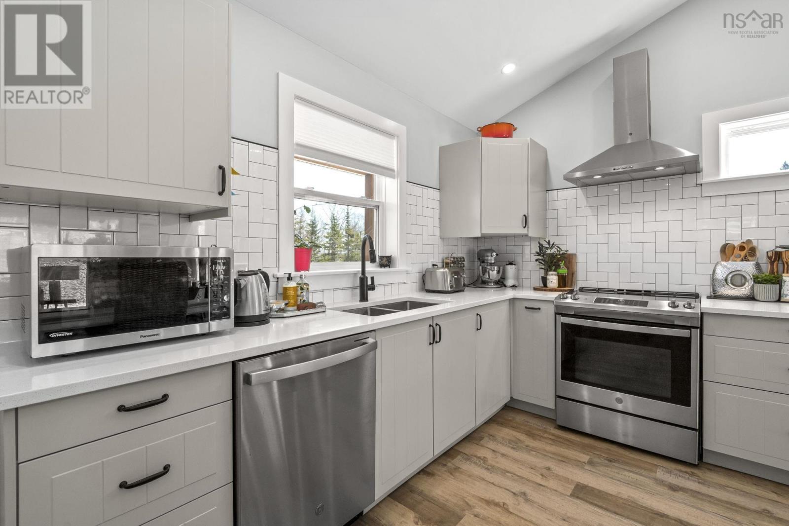 Property 9 of 32 of 2003 Highway 12