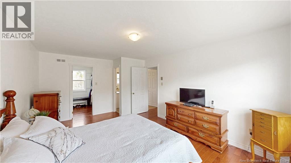28 Kenneth Drive - 18